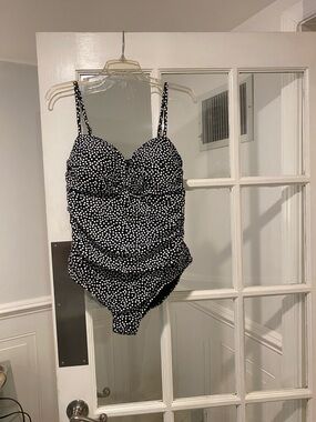 Catalina size XL(16-18) Bathing suit New With Out Tags